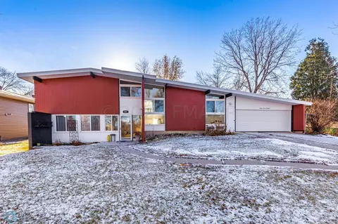 2714 Rivershore Dr S, Moorhead, MN 56560
