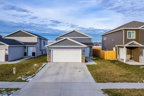 3637 32nd St S, Moorhead, MN 56560