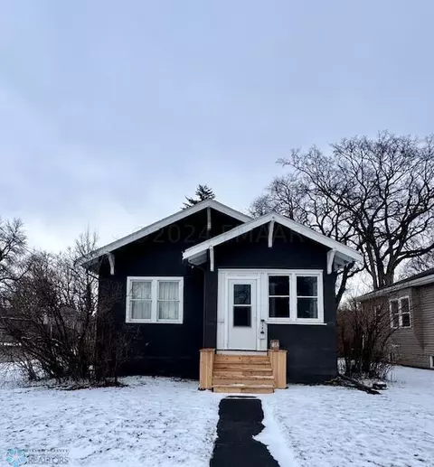 1302 10 St S, Fargo, ND 58103
