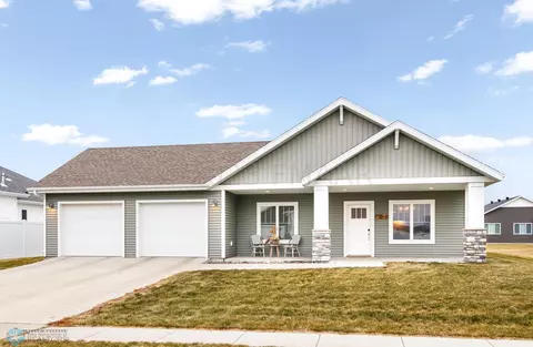 1314 Commander Dr W, West Fargo, ND 58078