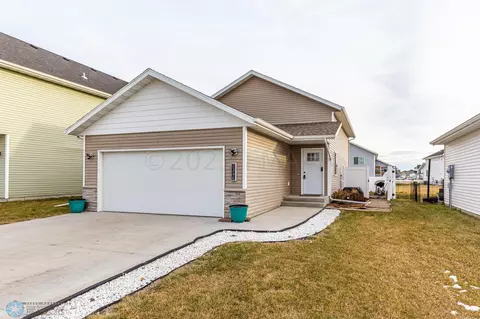 7346 24 St S, Fargo, ND 58104