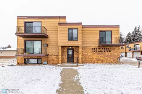 1225 7th St S #5, Moorhead, MN 56560