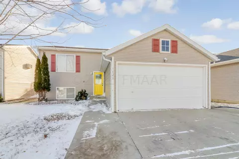 1820 56 Ave S, Fargo, ND 58104