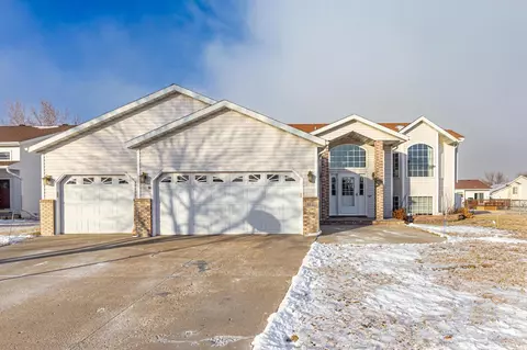 3541 45 Ave S, Fargo, ND 58104