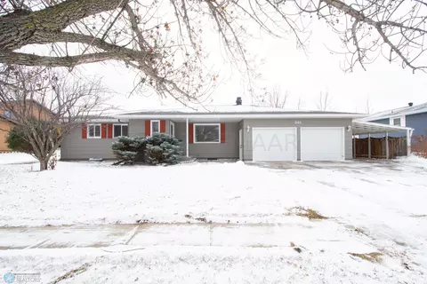 961 6th Ave W, West Fargo, ND 58078