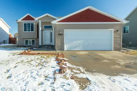 4236 18th St S, Moorhead, MN 56560