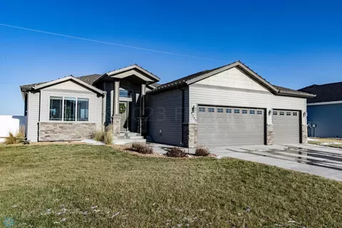 4252 Ponderosa Pl S, Fargo, ND 58104