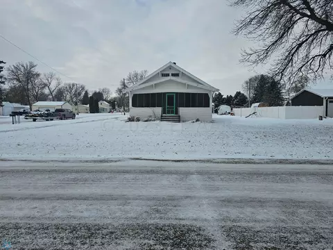 302 5th Ave N, Casselton, ND 58012
