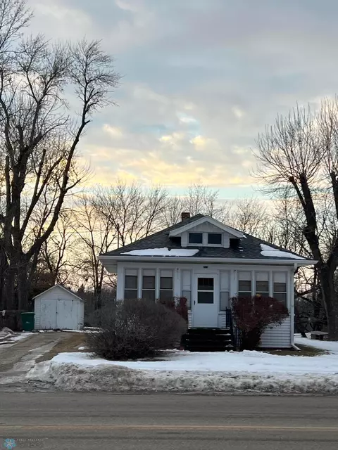 331 Center Ave S, Mayville, ND 58257