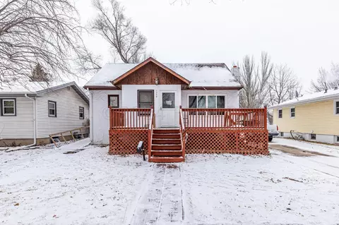 1306 12th St N, Moorhead, MN 56560