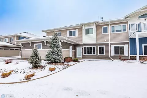 2900 Calico Dr S UNIT B, Fargo, ND 58104