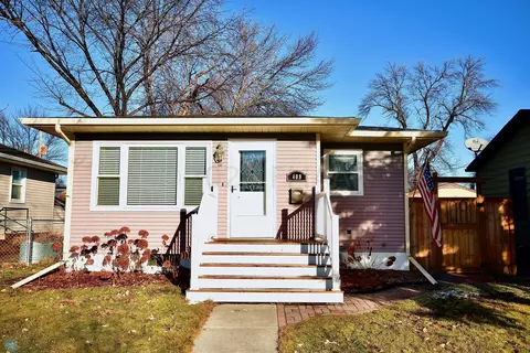 409 Elmwood Ave S, Fargo, ND 58103