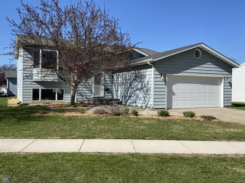 1605 28 12 Ave S, Fargo, ND 58103