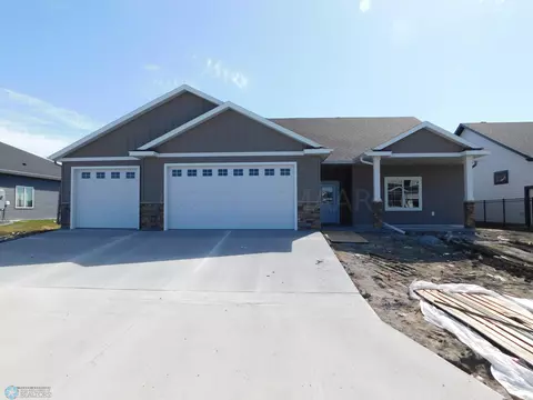 7460 Claire Dr S, Fargo, ND 58104