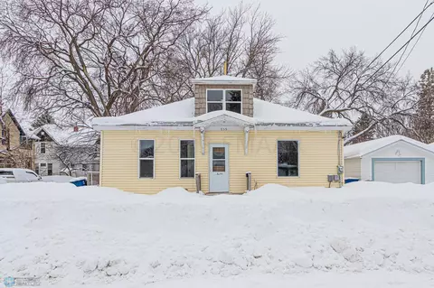 515 5th Ave S, Moorhead, MN 56560