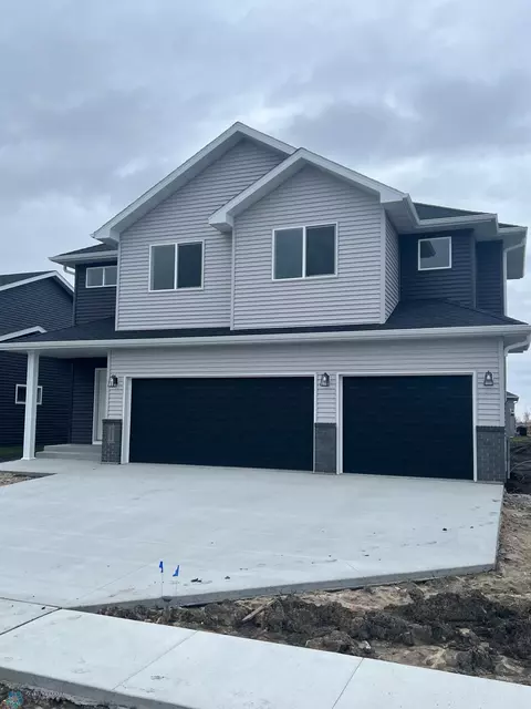 1139 Marlys Dr W, West Fargo, ND 58078