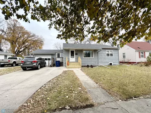 1214 5th St S, Moorhead, MN 56560