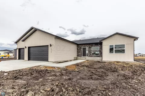 6918 Crofton Ln S, Fargo, ND 58104