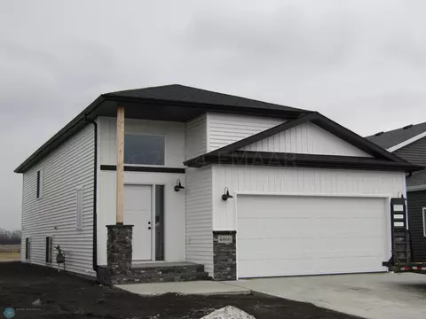 4466 19 St S, Moorhead, MN 56560