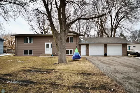 502 Sheyenne Dr, Horace, ND 58047