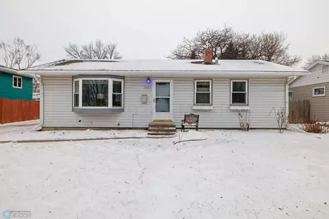 1921 16 St S, Fargo, ND 58103