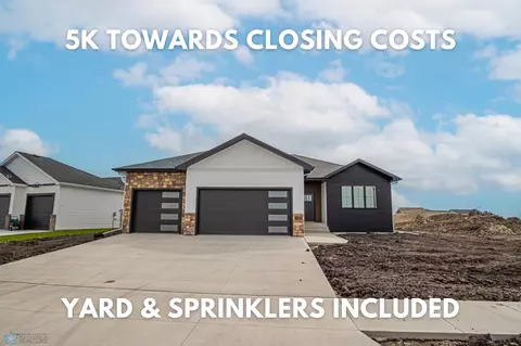 7344 30 St S, Fargo, ND 58104
