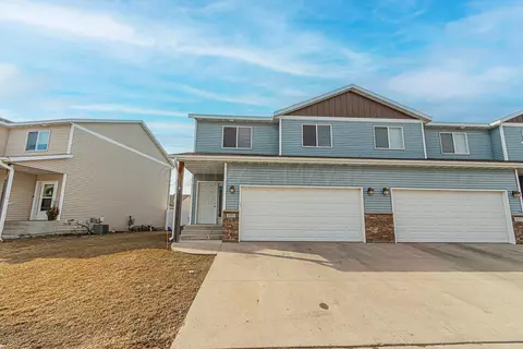 4233 51 St S, Fargo, ND 58104