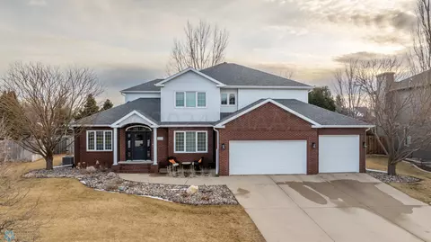 2208 Rose Creek Blvd S, Fargo, ND 58104