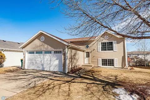 1457 Sheyenne Park Ct, West Fargo, ND 58078