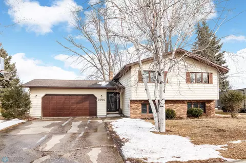 3910 Rivershore Dr S, Moorhead, MN 56560