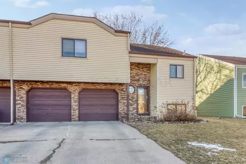 609 38th Ave S, Moorhead, MN 56560