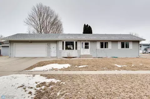 2710 22 St S, Fargo, ND 58103