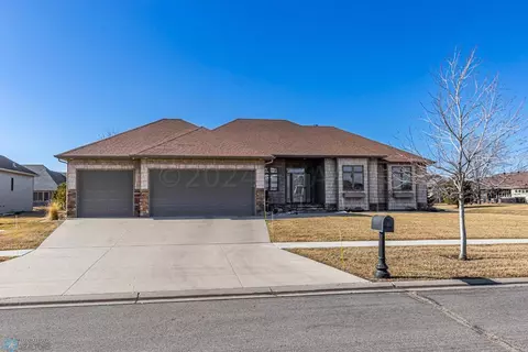 4823 2nd St SW, Moorhead, MN 56560