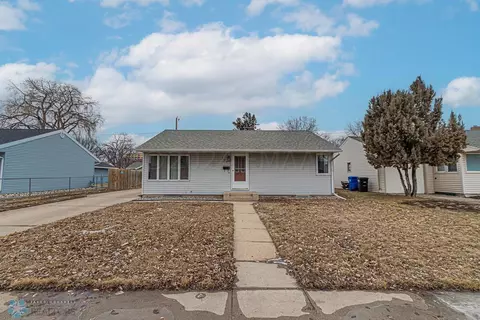 409 23 Ave N, Fargo, ND 58102