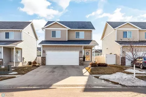4122 52nd St S, Fargo, ND 58104