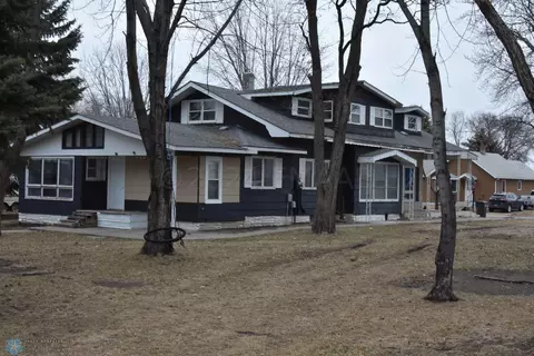 310 2nd Ave SE, Hankinson, ND 58041
