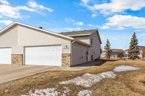 4729 Townsite Pl S, Fargo, ND 58104