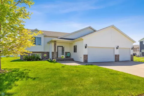 1044 36th Street Cir S, Moorhead, MN 56560