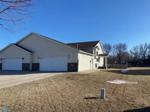 3023 11th Ave S, Moorhead, MN 56560