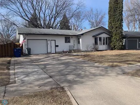 1911 18th St S, Moorhead, MN 56560