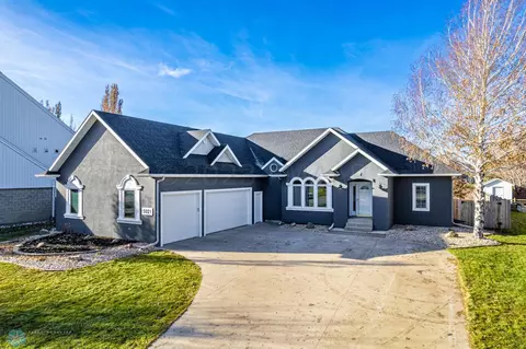 5021 Rose Creek Pkwy S, Fargo, ND 58104