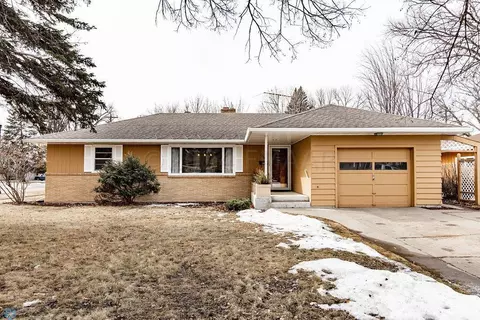 1761 10 St S, Fargo, ND 58103