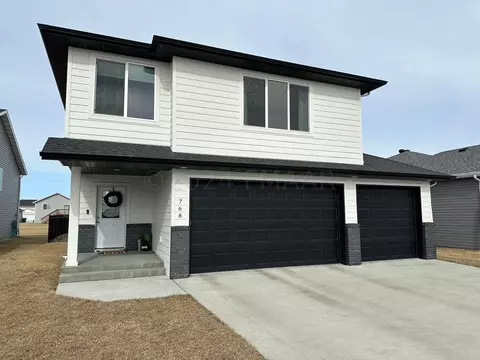 768 2 Ave, Horace, ND 58047 photo 2