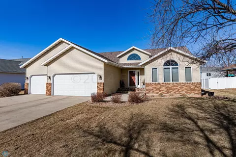 3125 36 Ave S, Fargo, ND 58104