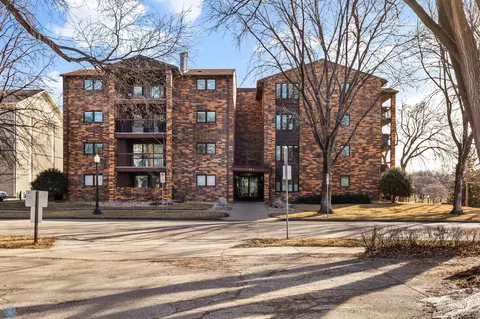 220 8 St S # A4, Fargo, ND 58103