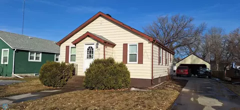 302 E 2 Ave S, Cavalier, ND 58220