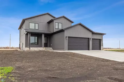 1566 75 Ave S, Fargo, ND 58104