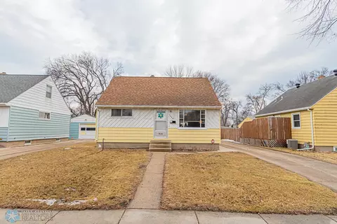 1446 14 12 St S, Fargo, ND 58103
