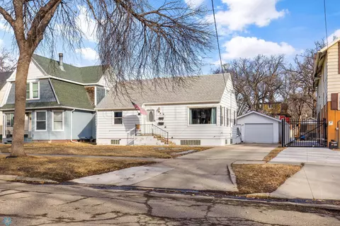 341 8 Ave S, Fargo, ND 58103