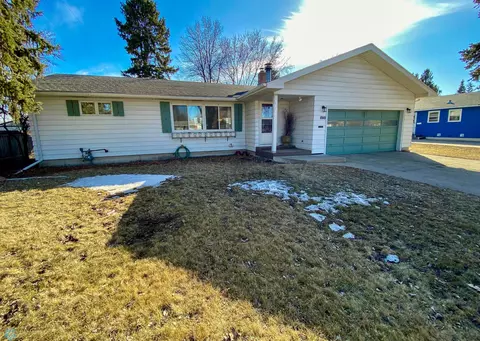 1010 16 Ave S, Fargo, ND 58103